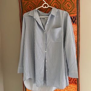 Never worn STORQ maternity button down, size large
